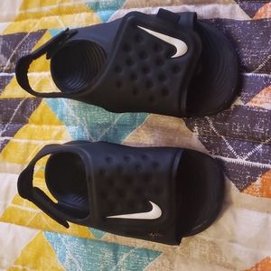 7c Nike sandals